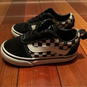 Toddler boy Old Skool Van lace up slip on sneaker.